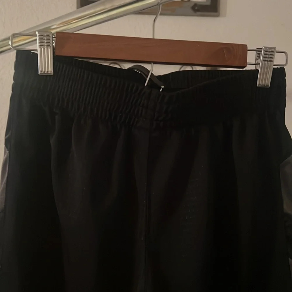Everlast Shorts. Size Small - Picture 5 of 5
